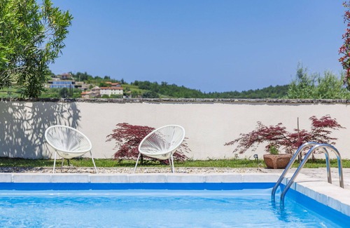 Momjan House | Wonderful private villa for 5 guests with private pool, A/C, WIFI, TV, patio and parking