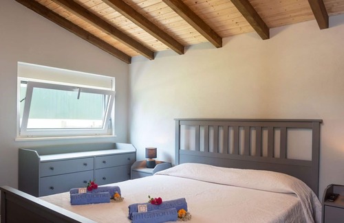 Linho Villa | Wonderful private villa for 4 guests with A/C, WIFI, TV and terrace