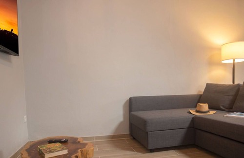 Linho Villa | Wonderful private villa for 4 guests with A/C, WIFI, TV and terrace
