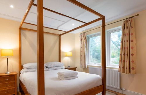 Bearnock House | Wonderful private villa for 6 guests with TV, patio, pets allowed, panoramic view and parking