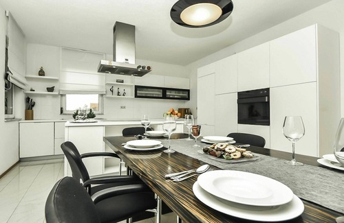 Suhovare House | Wonderful private villa with private pool, WIFI, A/C, TV, terrace, pets allowed and panoramic view