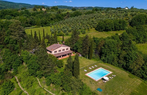 Cetona Villa | Wonderful private villa for 8 people with WIFI, private pool, TV, patio, panoramic view and park.
