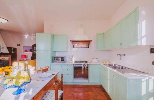 Massa House | Wonderful private villa for 4 guests with WIFI, TV, terrace and parking
