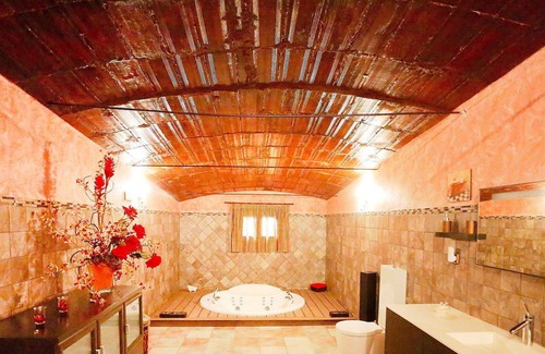 L'Aldea House | Wonderful private villa with hot tub, A/C, WIFI, private pool, TV, patio and pets allowed