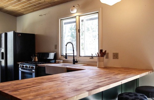 Markville Cabin | Wonderful quiet lakefront home.