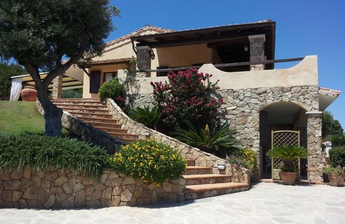 Porto Pino Apartment | Wonderful three-room apartment in villa with Air Conditioning