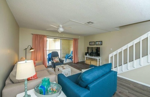 Holmes Beach House | WONDERFUL TOWNHOME WITH VIEWS OF THE GULF! 2 BEDROOM, 2.5 BATH WITH HEATED POOL AND EASY WALK TO TH