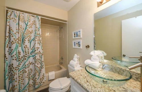 Holmes Beach House | WONDERFUL TOWNHOME WITH VIEWS OF THE GULF! 2 BEDROOM, 2.5 BATH WITH HEATED POOL AND EASY WALK TO TH