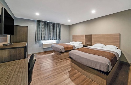 Foxboro House | Wonderful Trip! 4 Comfortable Units w/Free Bfast, Near Gillette Stadium!
