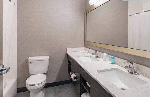 Foxboro House | Wonderful Trip! 4 Comfortable Units w/Free Bfast, Near Gillette Stadium!