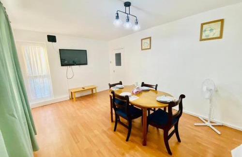 Fryent Apartment | Wonderful Two Bedroom Apartment in London