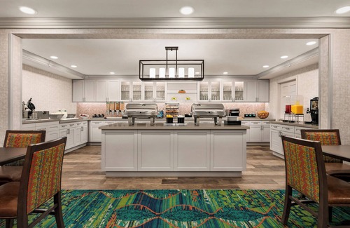 Villas Apartment | Wonderful Vacation Stay! FREE Breakfast and Parking, Near Eagle Ridge Golf Club!