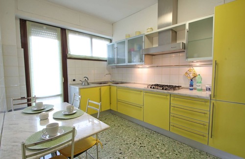 Ronchi Villa | Wonderful villa with WIFI, TV, terrace, panoramic view and parking, close to Forte Dei Marmi