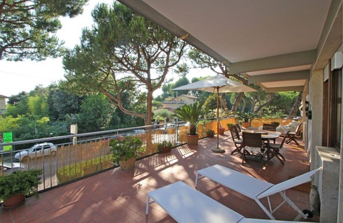 Ronchi Villa | Wonderful villa with WIFI, TV, terrace, panoramic view and parking, close to Forte Dei Marmi