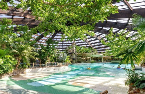 Westerhoven House | Wonderful villa for 2 people with WIFI, hot tub, pool, TV, terrace and parking
