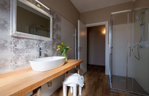 Calosso House | Wonderful villa for 12 people with private pool, WIFI, TV, balcony and pets allowed