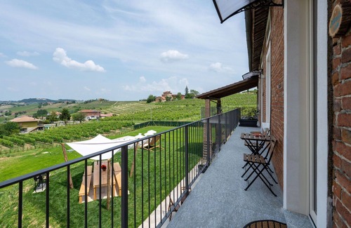 Calosso House | Wonderful villa for 12 people with private pool, WIFI, TV, balcony and pets allowed