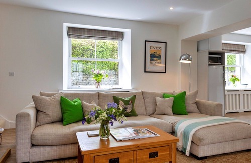 Grantley House | Wonderful villa for 2 guests with WIFI, balcony, pets allowed and parking