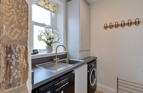 Grantley House | Wonderful villa for 2 guests with WIFI, balcony, pets allowed and parking