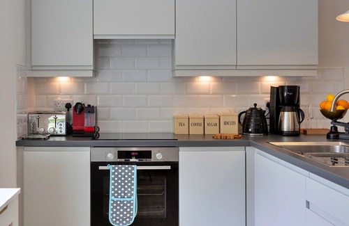 Grantley House | Wonderful villa for 2 guests with WIFI, balcony, pets allowed and parking