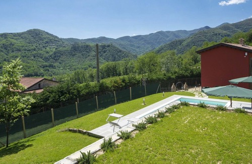 Tresana Villa | Wonderful villa for 2 guests with pool, A/C, WIFI, TV, patio and parking