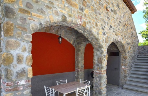 Tresana Villa | Wonderful villa for 2 guests with pool, A/C, WIFI, TV, patio and parking