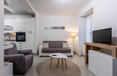 Mergozzo House | Wonderful villa for 4 guests with WIFI, TV, balcony, pets allowed and parking