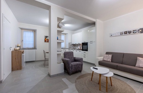 Mergozzo House | Wonderful villa for 4 guests with WIFI, TV, balcony, pets allowed and parking