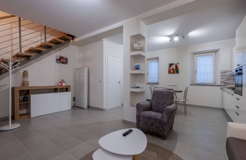 Mergozzo House | Wonderful villa for 4 guests with WIFI, TV, balcony, pets allowed and parking