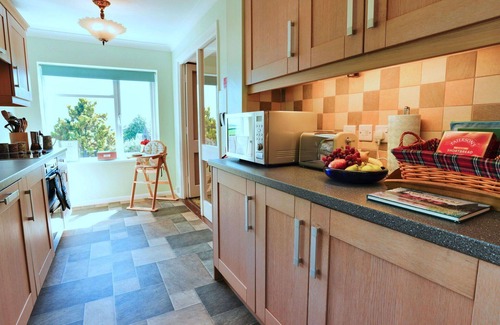 Ault Hucknall House | Wonderful villa for 5 people with WIFI, pets allowed and parking