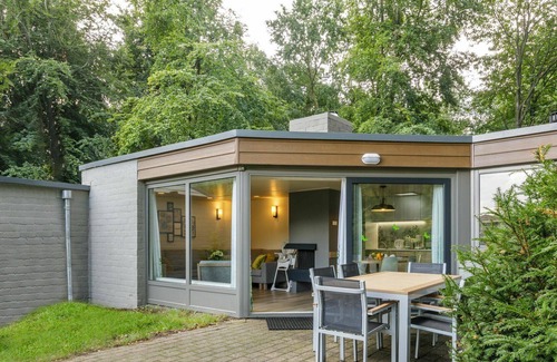 Zeewolde House | Wonderful villa for 6 people with WIFI, pool, TV, terrace and parking