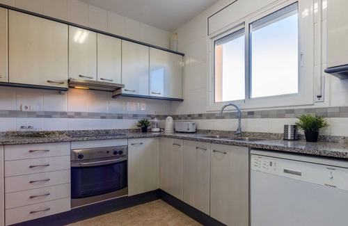 Creixell House | Wonderful villa for 8 guests with A/C, WIFI, TV, terrace and parking