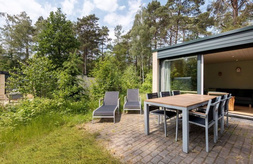 Bispingen House | Wonderful villa for 6 guests with WIFI, pool, TV, terrace and parking