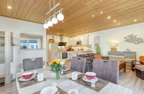 Altefaehr House | Wonderful villa for 4 guests with WIFI, TV, terrace and parking