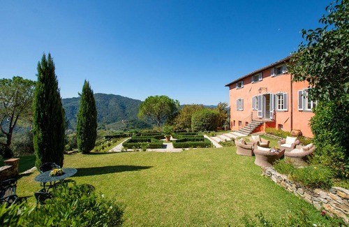 Lucca Villa | Wonderful villa with A/C, private pool, WIFI, TV, terrace, panoramic view, parking, close to Lucca