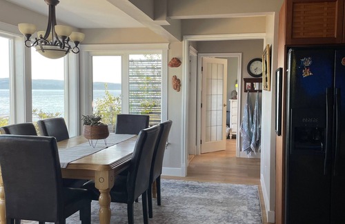 Brew Bay House | Wonderful Waterfront Family Home in Powell River~ Outstanding Views!