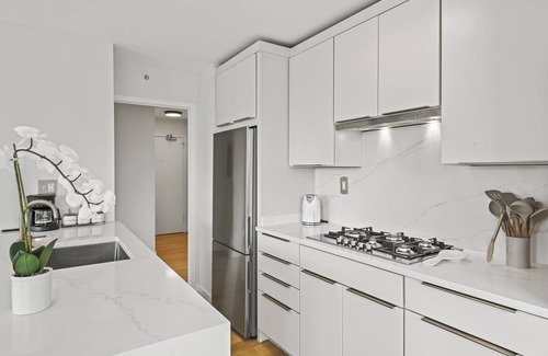 Capitol Hill Apartment | Wonderful Waterfront Apt for 5! Pkg & City Views