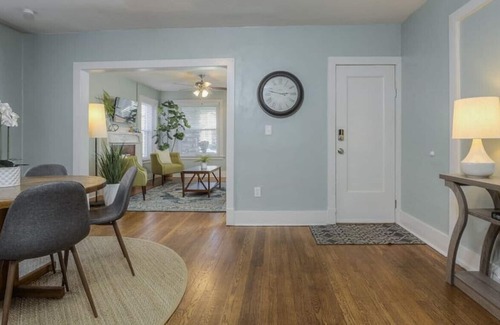 Central Hyde Park Apartment | Wonderful Whereabouts: 1bd/1ba
