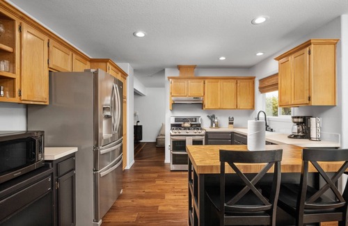 Dundee House | Wonderful Wine Country Location, Pet Friendly, Fully Fenced Backyard, 1/2 Mile From Downtown Dundee