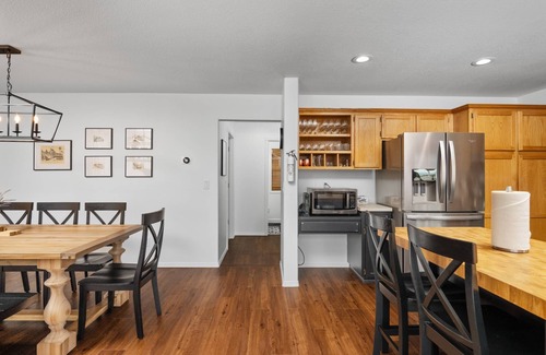 Dundee House | Wonderful Wine Country Location, Pet Friendly, Fully Fenced Backyard, 1/2 Mile From Downtown Dundee