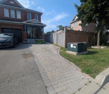 Vaughan Apartment | Wonderland apartment - 6 min by walking