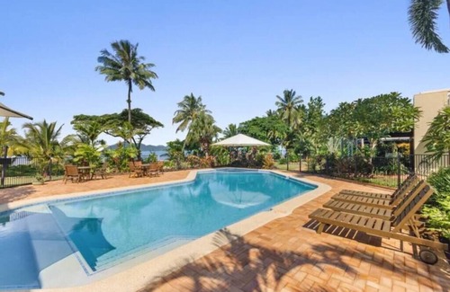 Wongaling Beach Apartment | Wongalinga Absolute Beachfront ~ Tropical Oasis