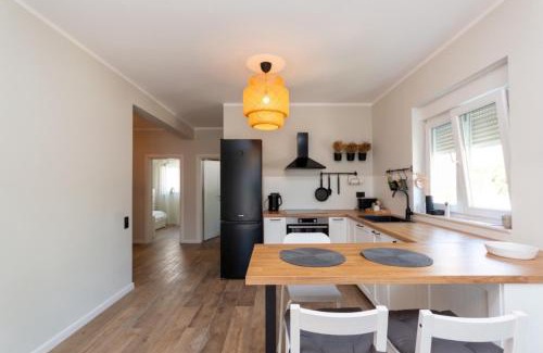 Denovici Apartment | Wontery Apartment near PortoNovi