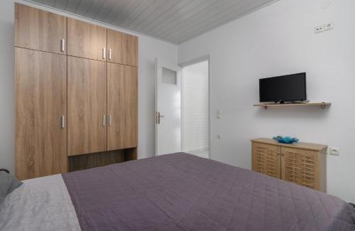 Adamas Apartment | wood and stone