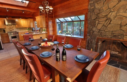 Walla Walla East House | Wood Duck Lodge · Amazing cedar log home with private lake