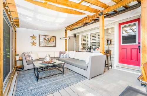 Ramara Cottage | Wood fired Hot Tub- Lakeside Cottage compound