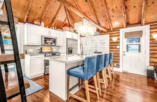 Ramara Cottage | Wood fired Hot Tub- Lakeside Cottage compound