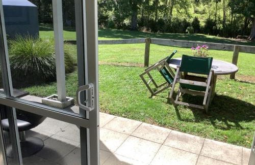 Waikino Apartment | Wood Pigeon Cottage Pet Friendly Free Breakfast Hauraki Rail Trail 2kms