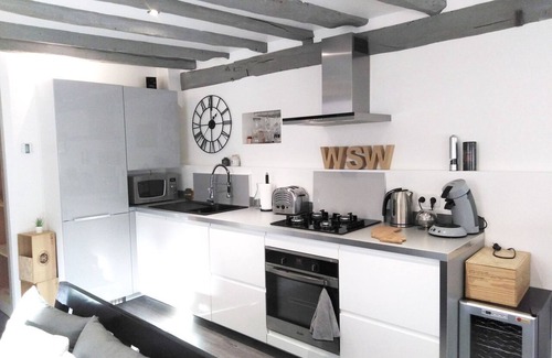 Beaune City Centre Apartment | Wood Stone & Wine *