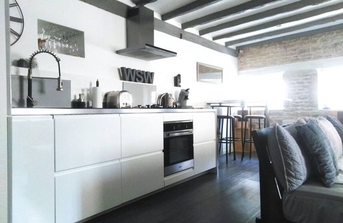 Beaune City Centre Apartment | Wood Stone & Wine *